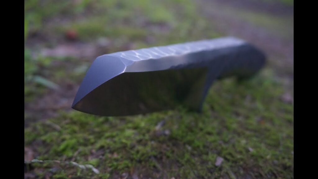 very thick bladed knife