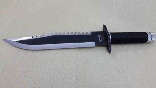 چاقوهای بیش از حد بزرگ و فانتزی